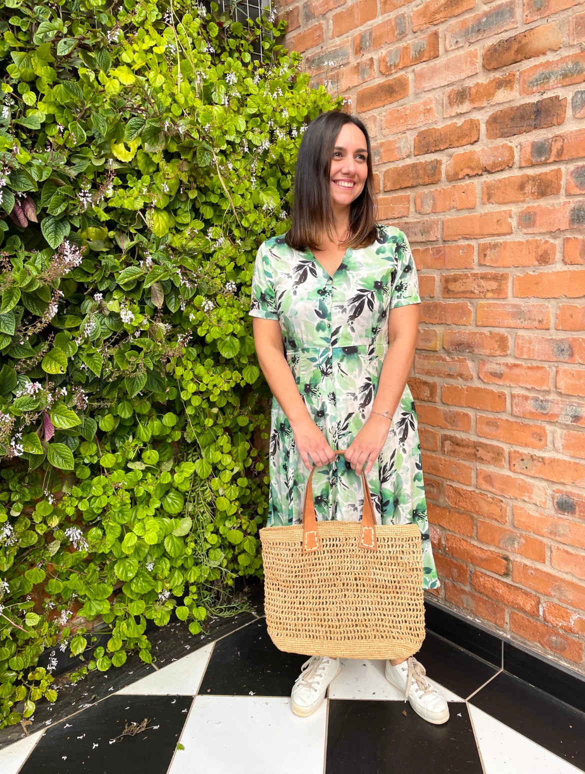 Jane - Faded Waterlily: V-Neck Straight Button-up Midi Dress with slimmer waistline