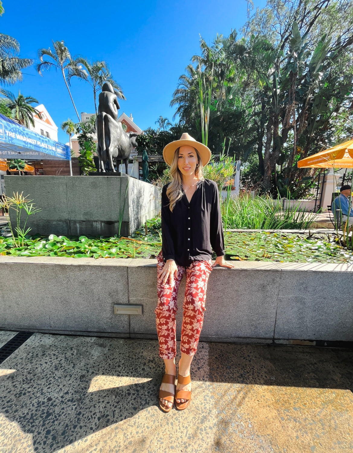 Gia - Orient Express: Classic pants with elasticated waistband and straight leg