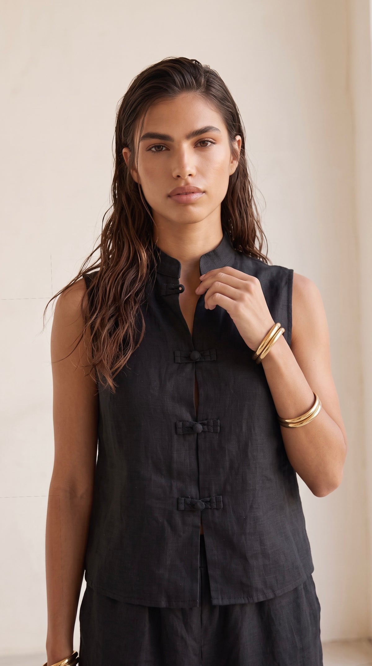 Paros - Black 100% Premium linen: Sleeveless Mandarin collar top