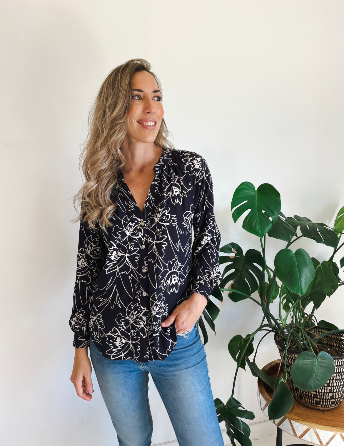 Alice - Classic Floral: Button-up mandarin collar shirt