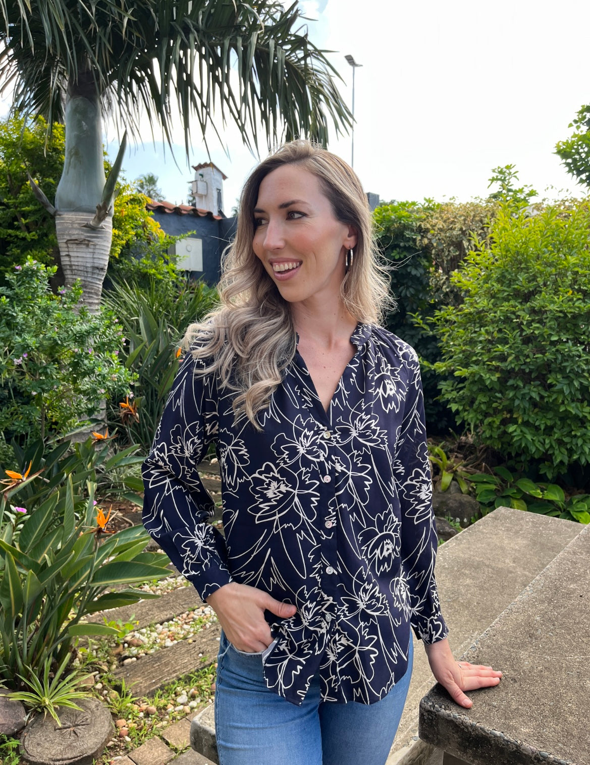 Alice - Classic Floral: Button-up mandarin collar shirt