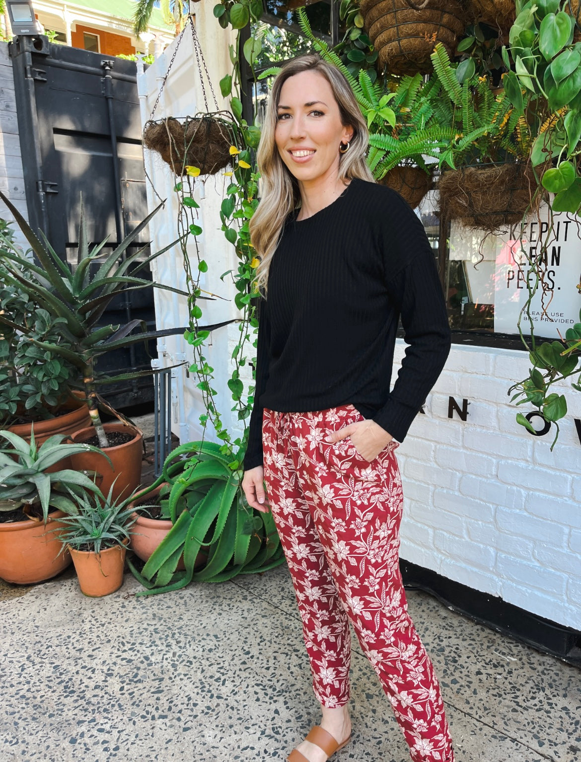 Gia - Orient Express: Classic pants with elasticated waistband and straight leg