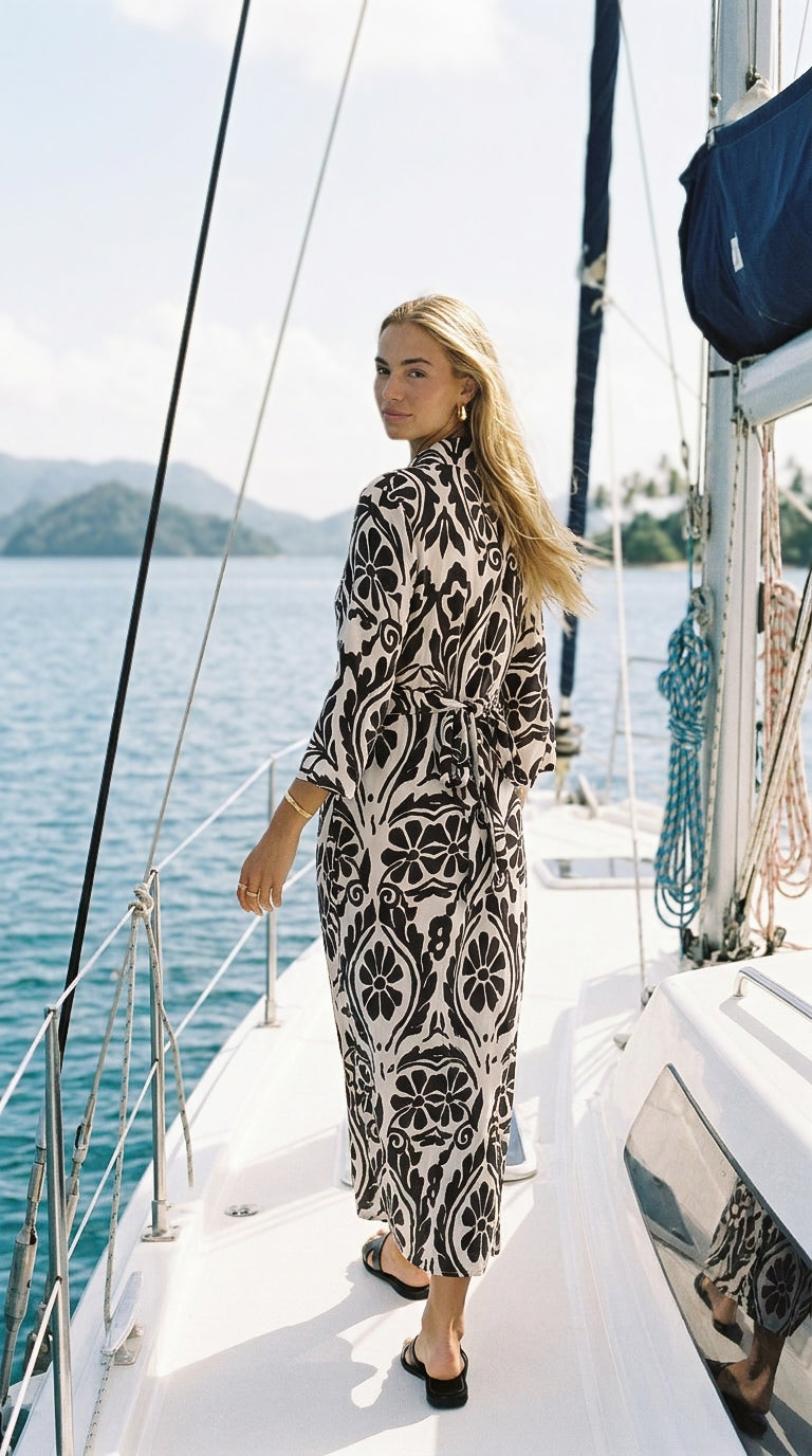Jolie - Luna Petal Black: Built-in tie belt dress