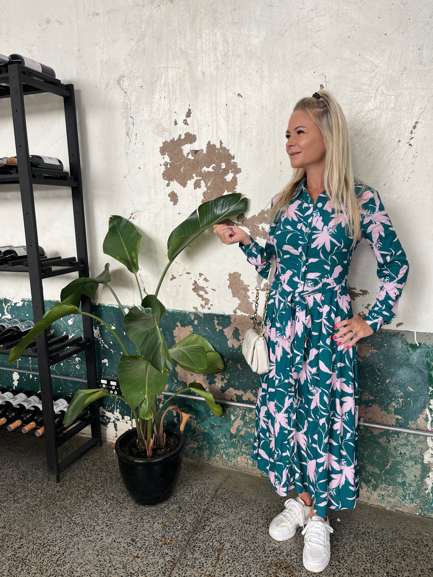 Blake - Pretty Lovely Green : Button - Up Long sleeve Collared Dress with Belt