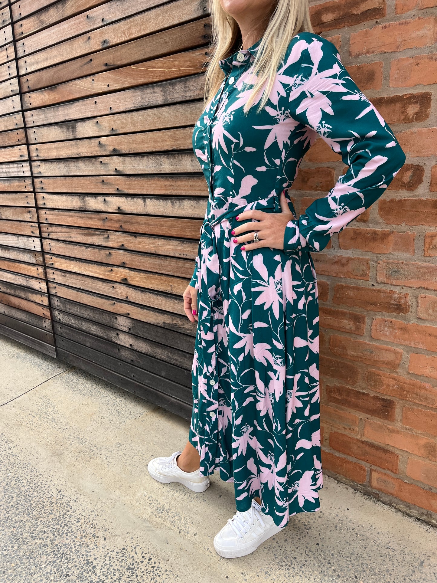 Blake - Pretty Lovely Green : Button - Up Long sleeve Collared Dress with Belt