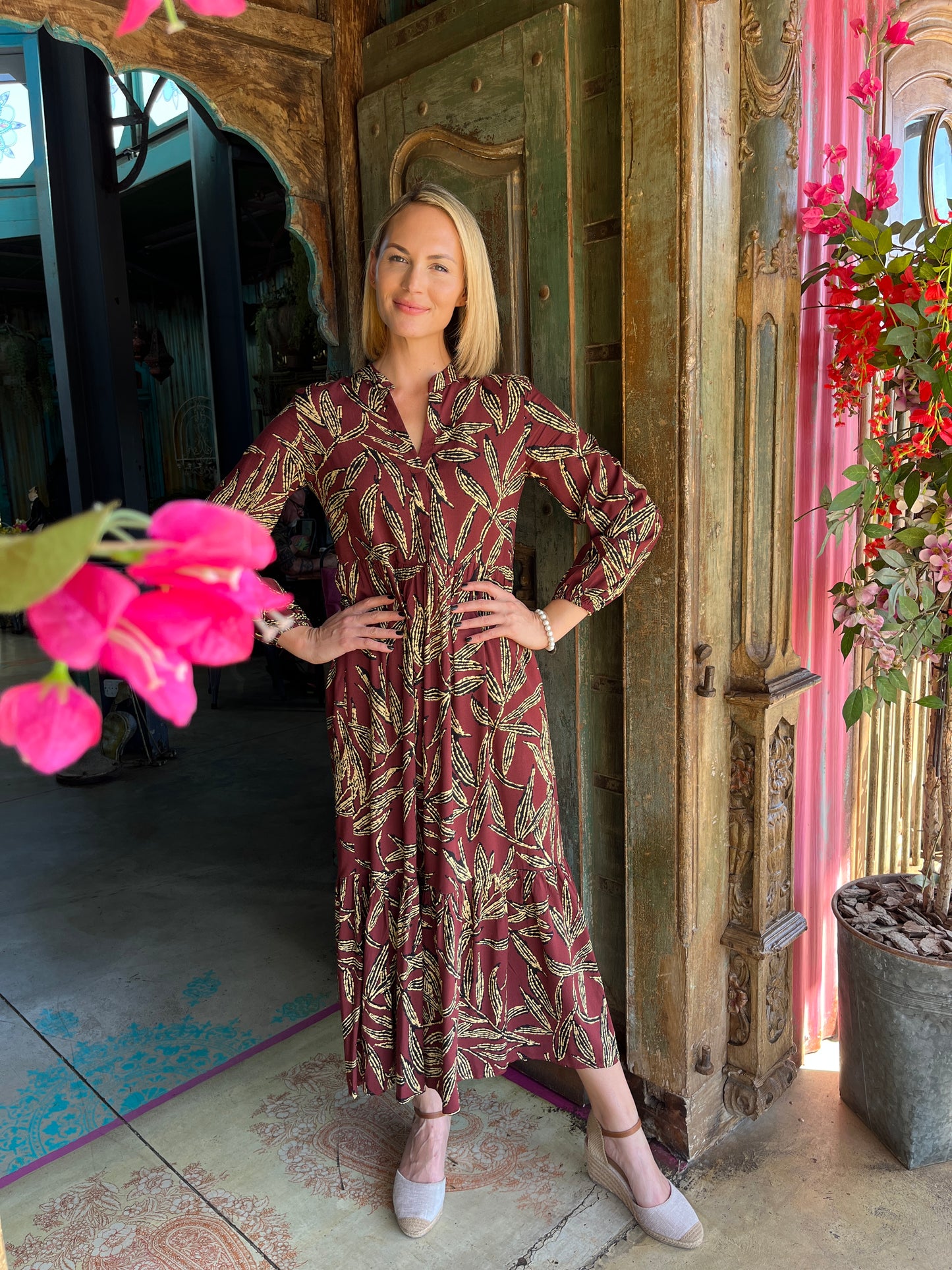 Winter Rose - Country Charm: V-neck mandarin collar tiered dress with elasticated long sleeve