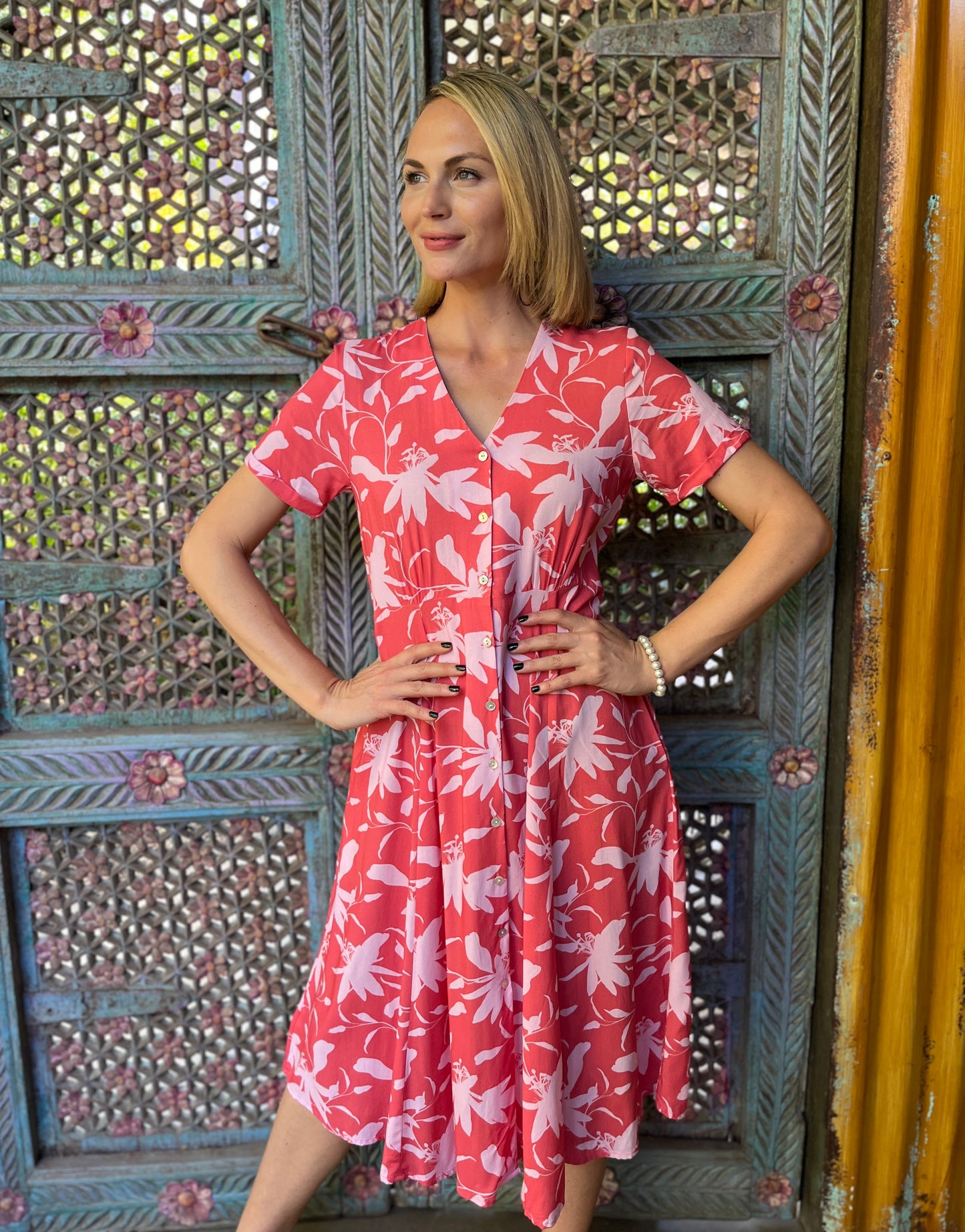 Jane - Pretty Lovely Red: V-Neck Straight Button-up Midi Dress with slimmer waistline