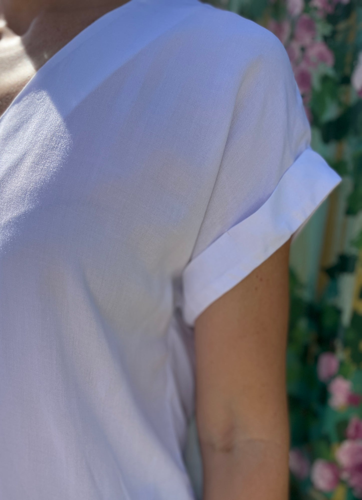 Sadie - Plain White: Basic V-Neck Top