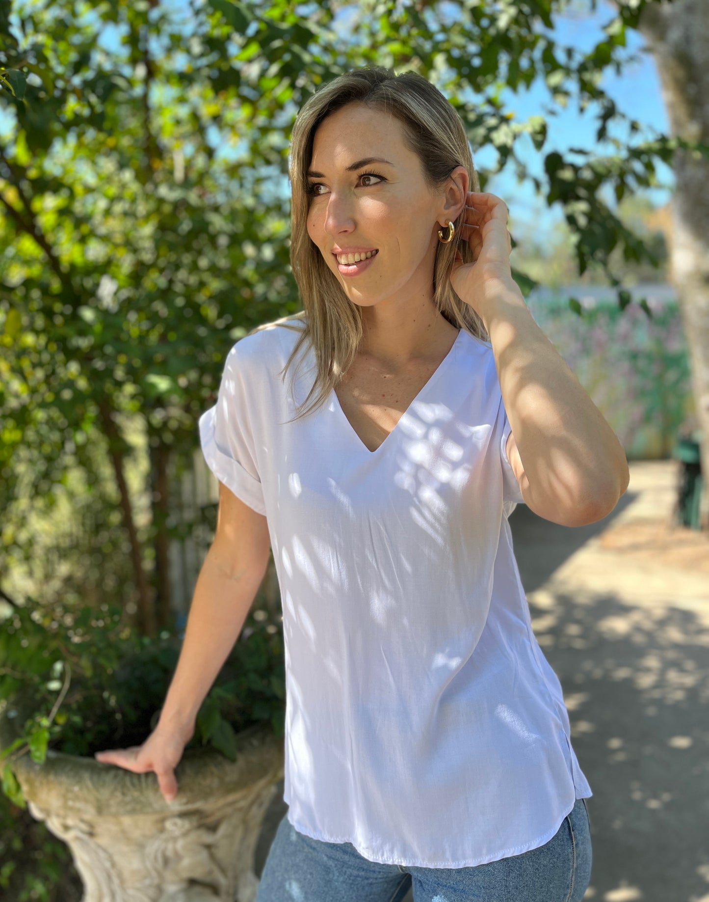 Sadie - Plain White: Basic V-Neck Top