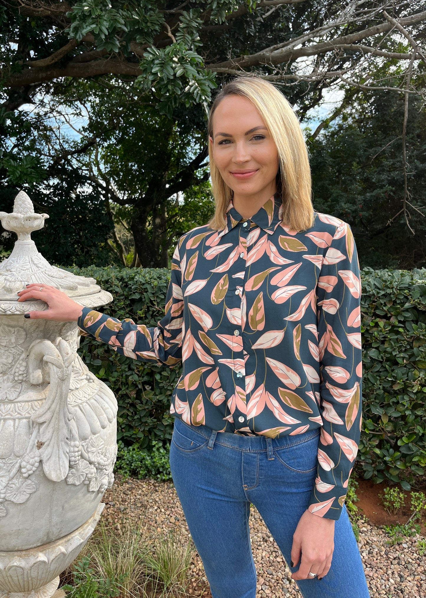 Ellie - Forget Me Not: Classic Collared Shirt With Cuff