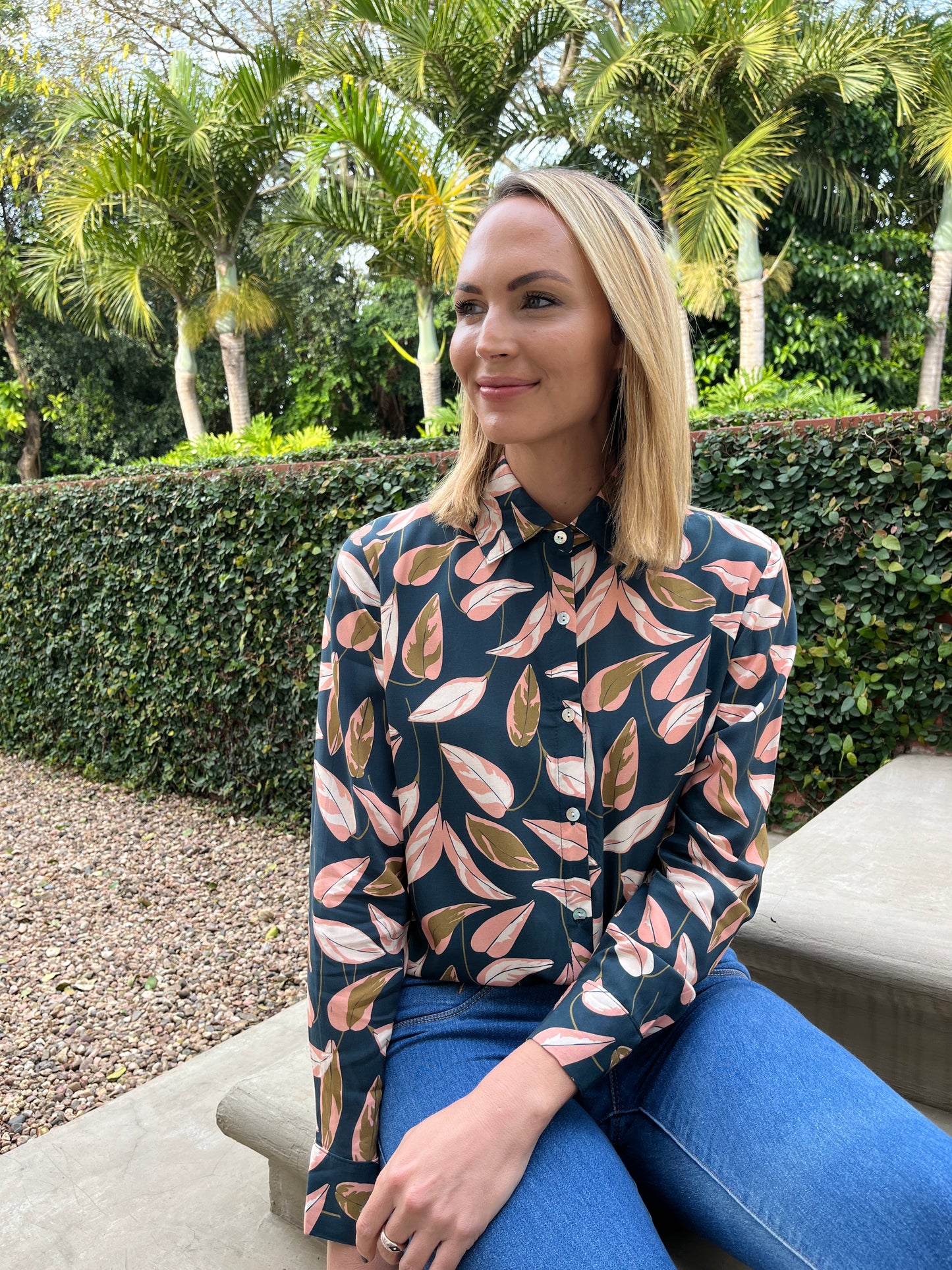 Ellie - Forget Me Not: Classic Collared Shirt With Cuff