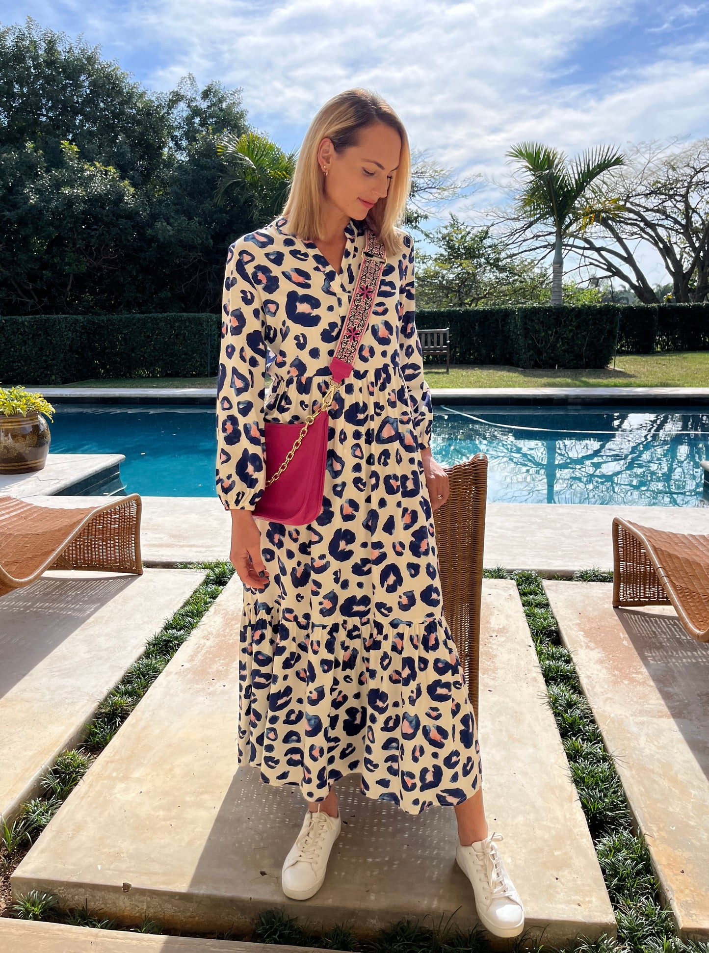 Winter Rose - Oversize Leopard: V-neck mandarin collar tiered dress with elasticated long sleeves
