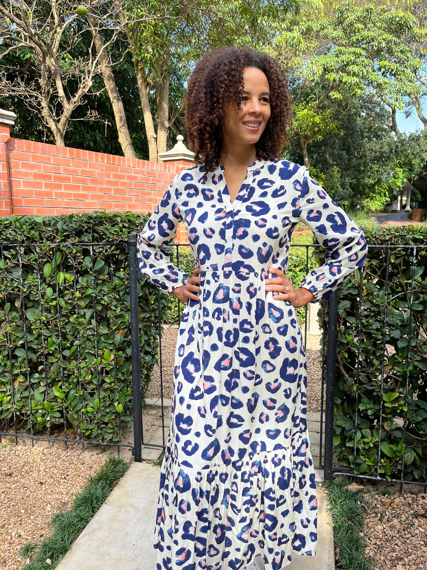 Winter Rose - Oversize Leopard: V-neck mandarin collar tiered dress with elasticated long sleeves
