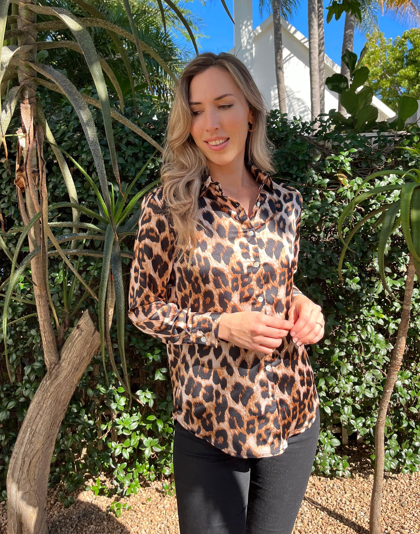 Ellie - Leopard Satin: Classic collared shirt with cuff
