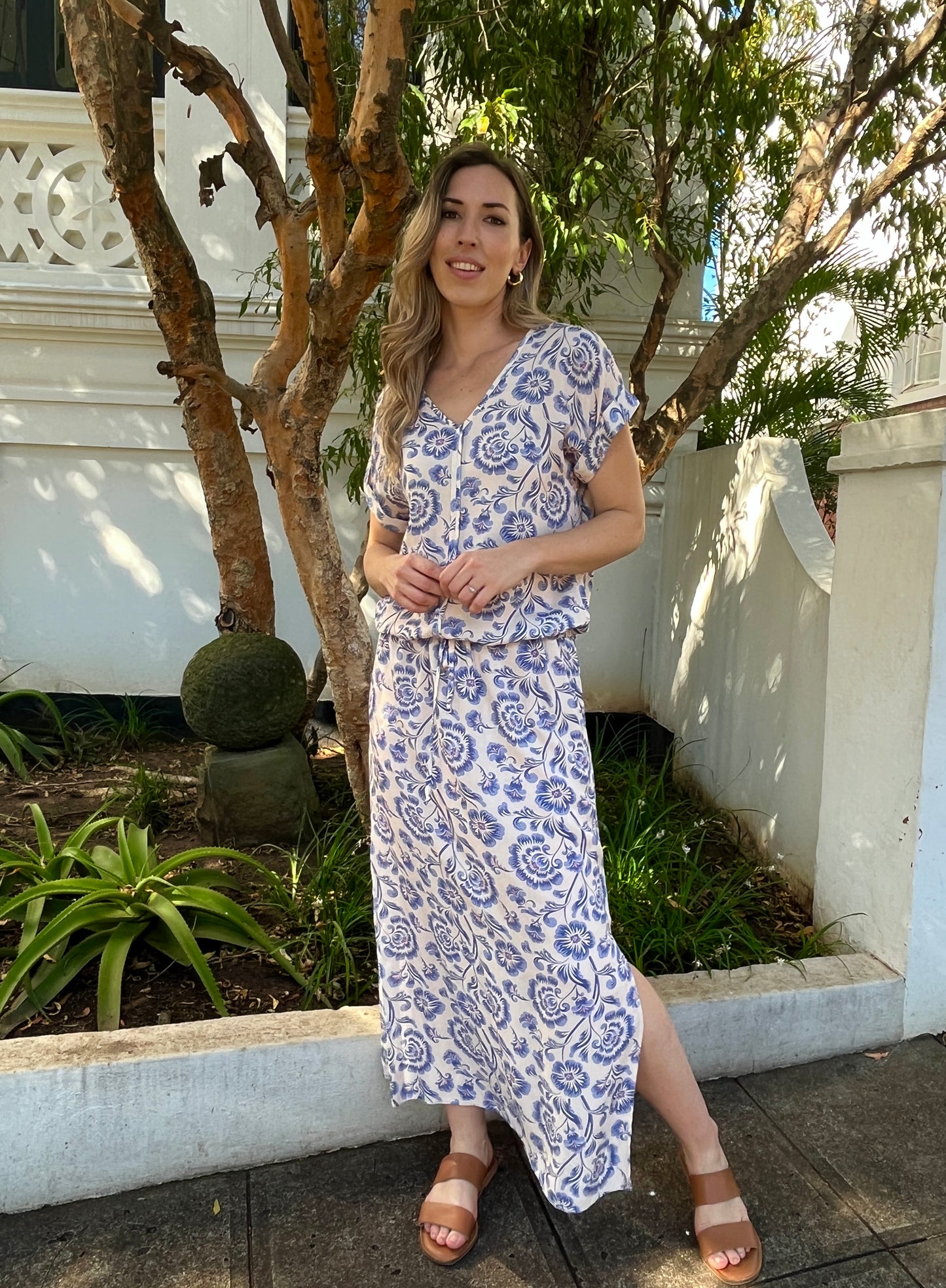 Sandy - Havana Classic: Short Sleeve V-neck Binding Maxi Dress with drawstring