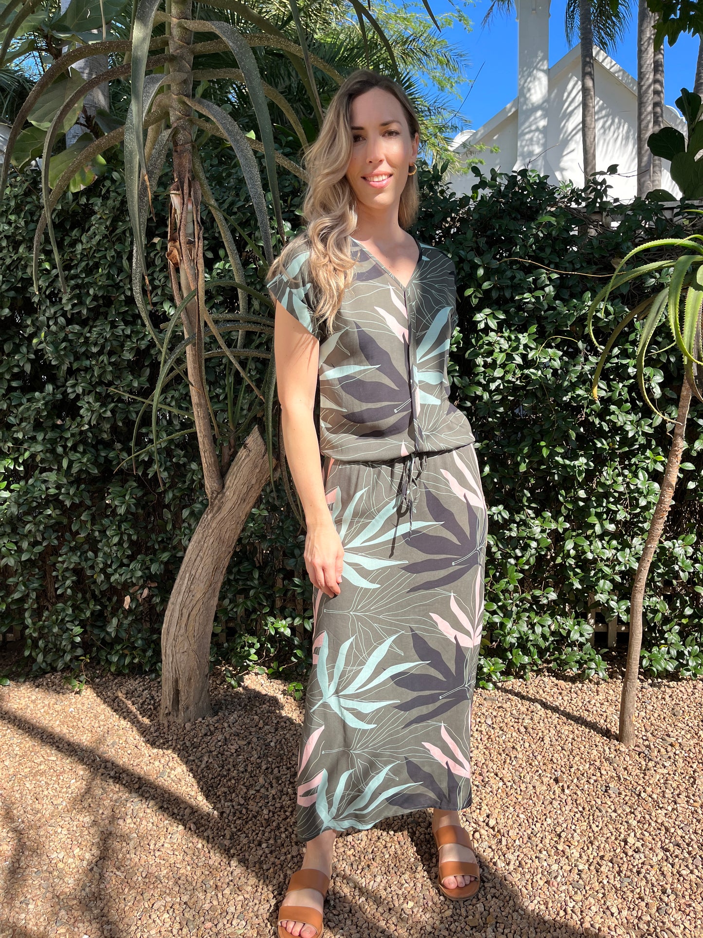 Sandy - Abstract Palm: Short Sleeve V-neck Binding Maxi Dress with drawstring