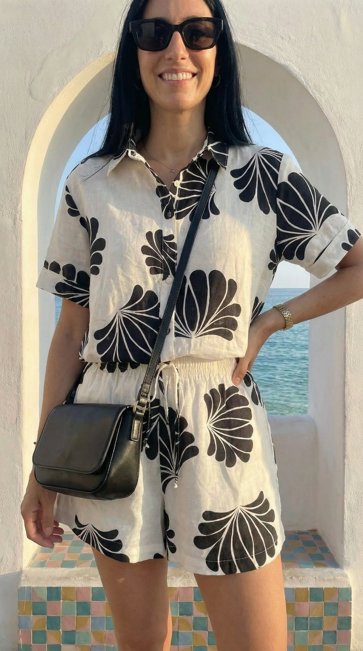 Sammy Shorts - Oasis Black: High-waisted flared shorts with pockets