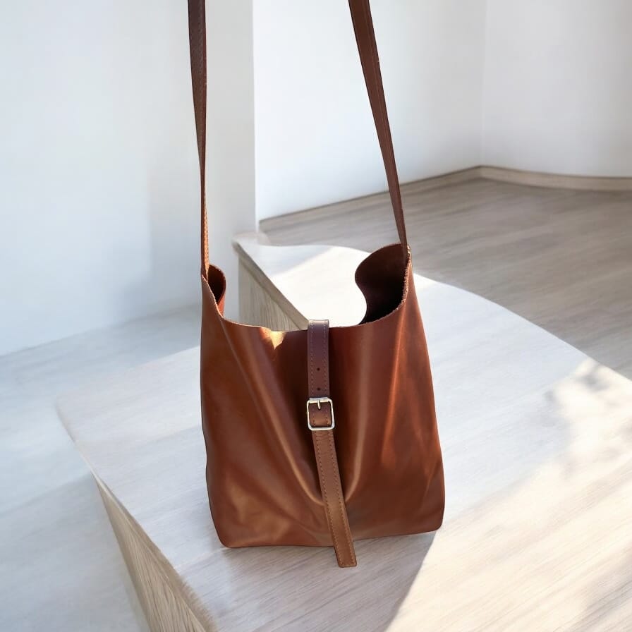 Hamba Nami - Large Mahogany bag