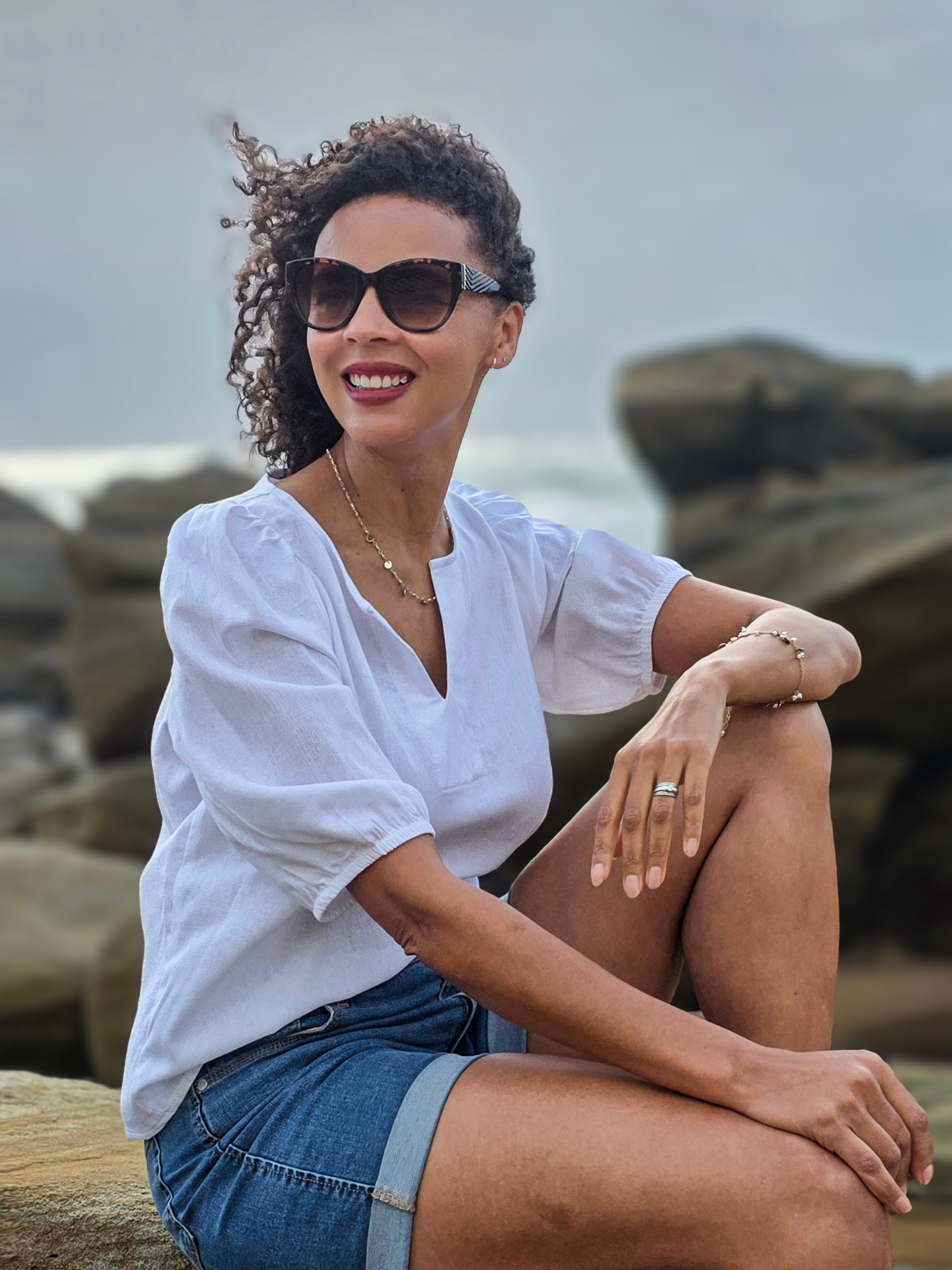 Luca - White: Classic V-neck blouse with elasticated sleeves