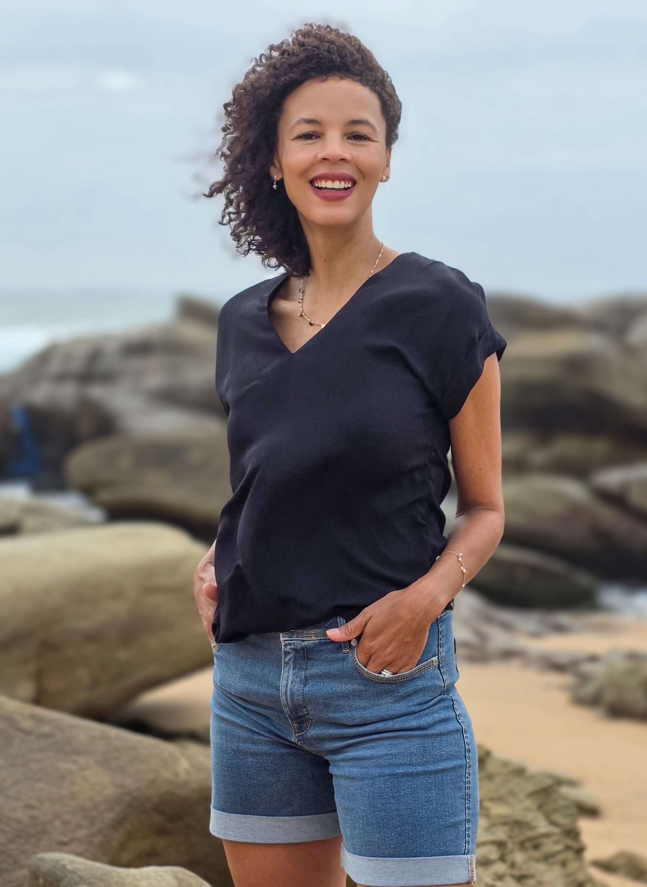 Sadie - Black: Basic V-Neck Top