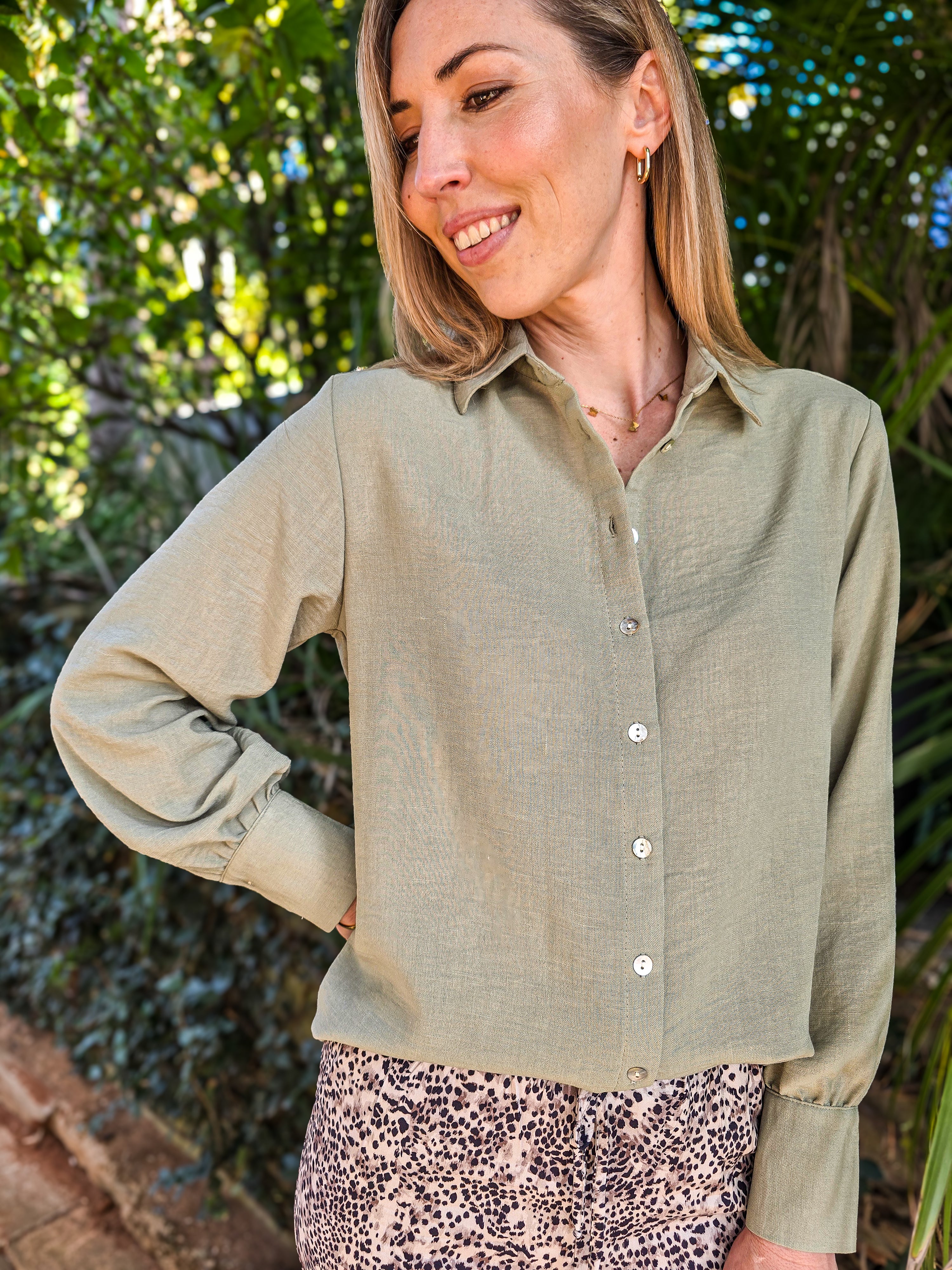 Ellie - Fatigue Linen blend: Classic Collared Shirt with a Cuff