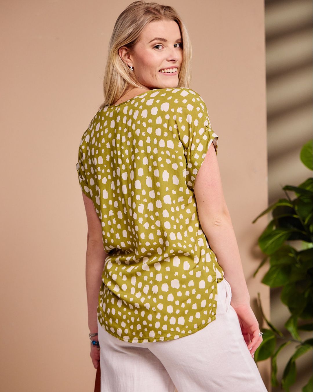 Faye - Zen: V-neck top with binding detail