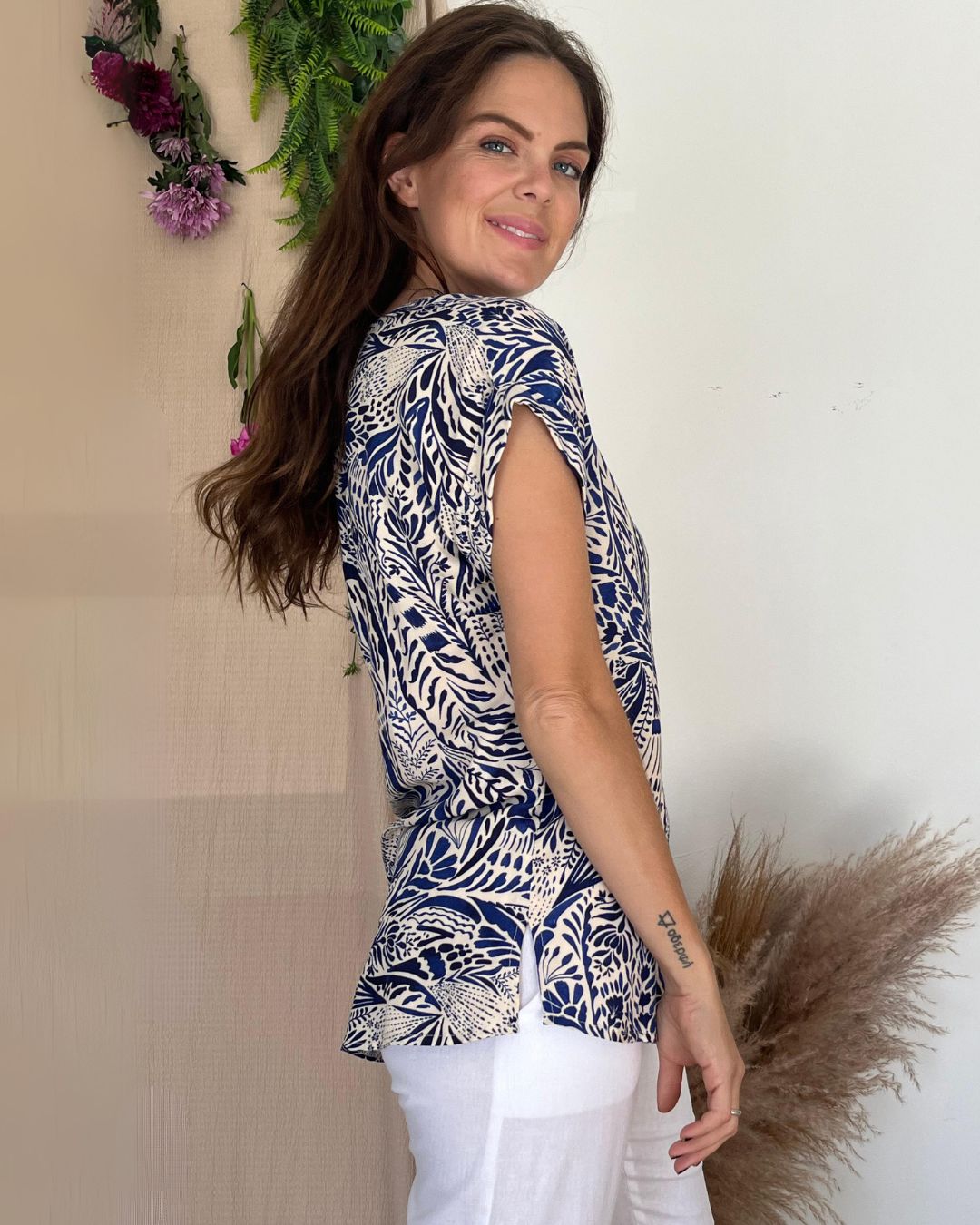 Sadie -Wonder Woods: Basic V-neck top