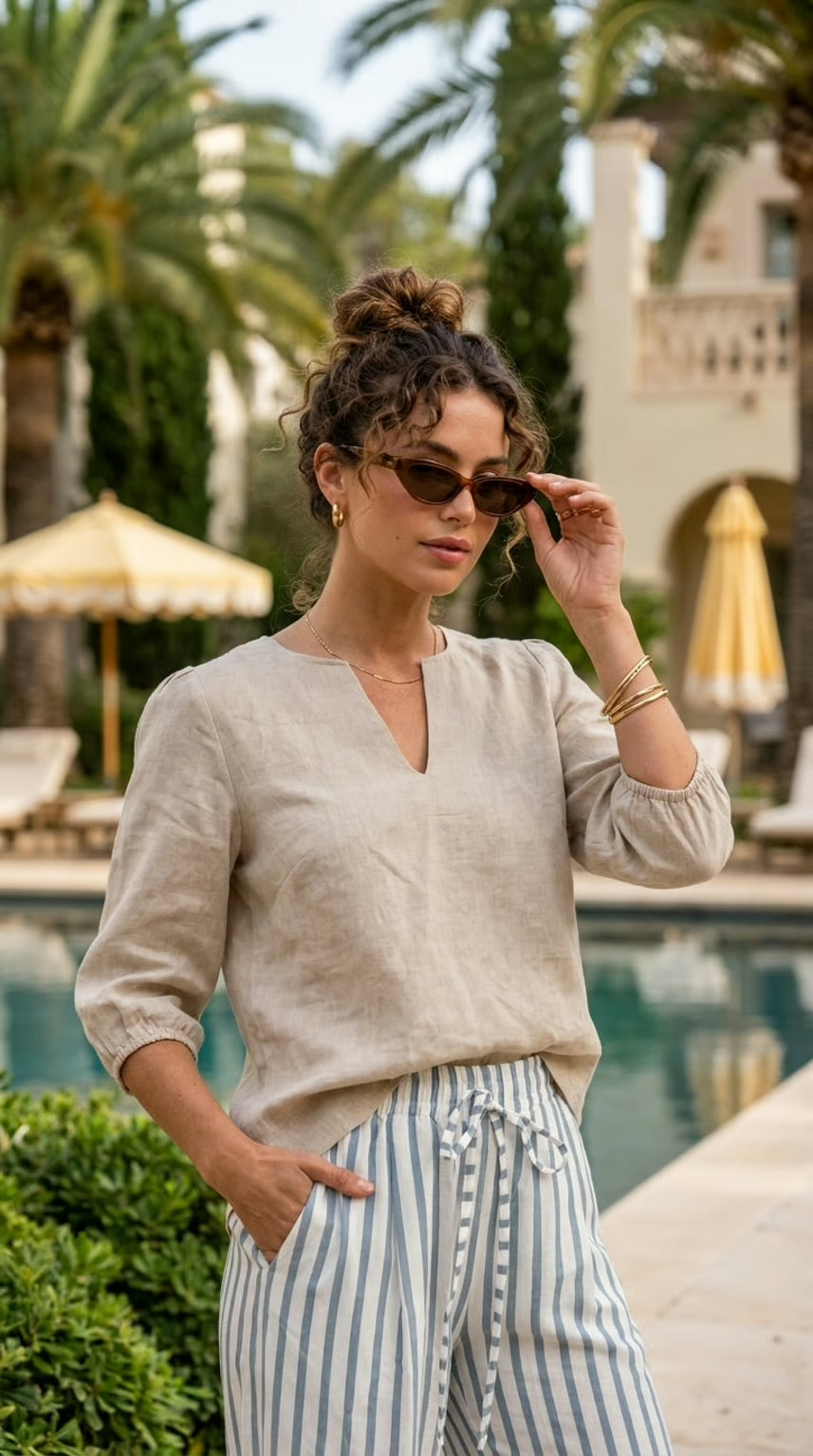 Luca - Natural linen: Classic V-neck blouse with elasticated sleeves