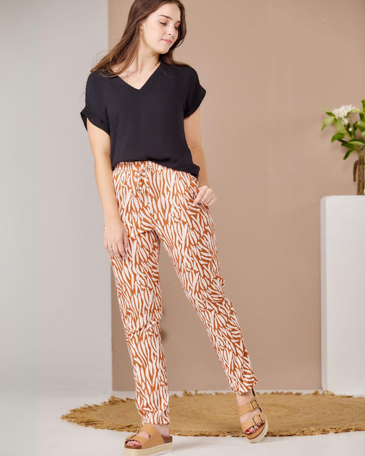 Gia - Lush: Classic pants with elasticated waistband and straight leg