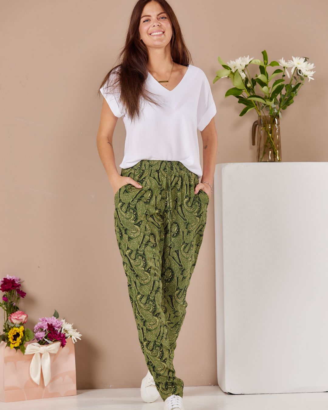 Gia - Breeze: Classic pants with elasticated waistband and straight leg
