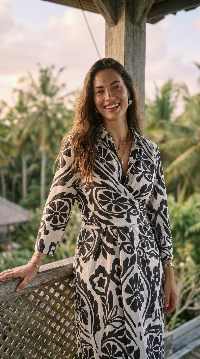 Jolie - Luna Petal Black: Built-in tie belt dress