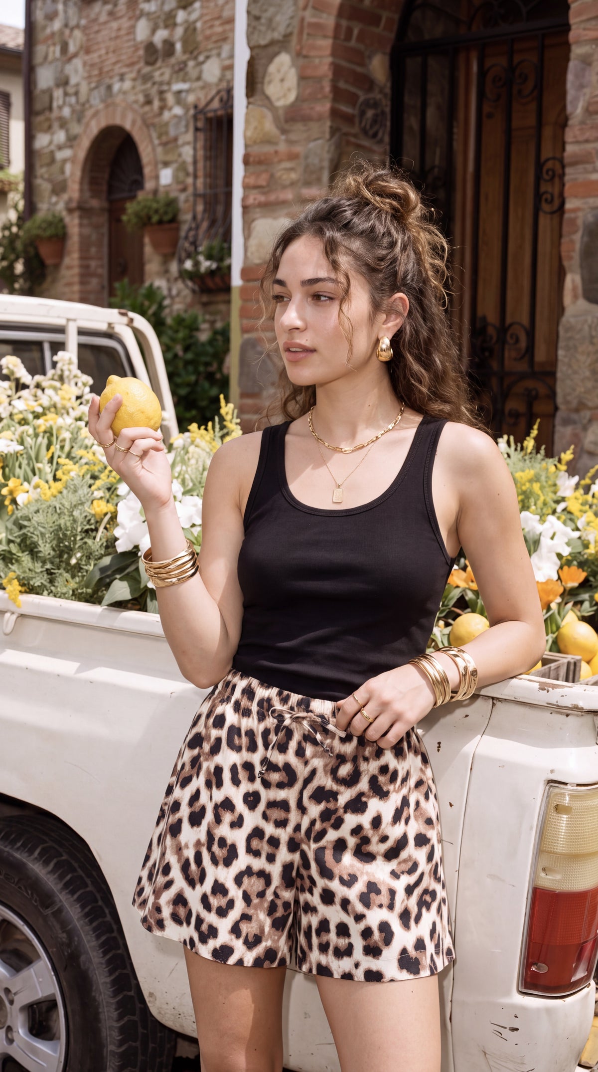 Sammy Shorts - Wild Bloom: High-waisted flared shorts with pockets