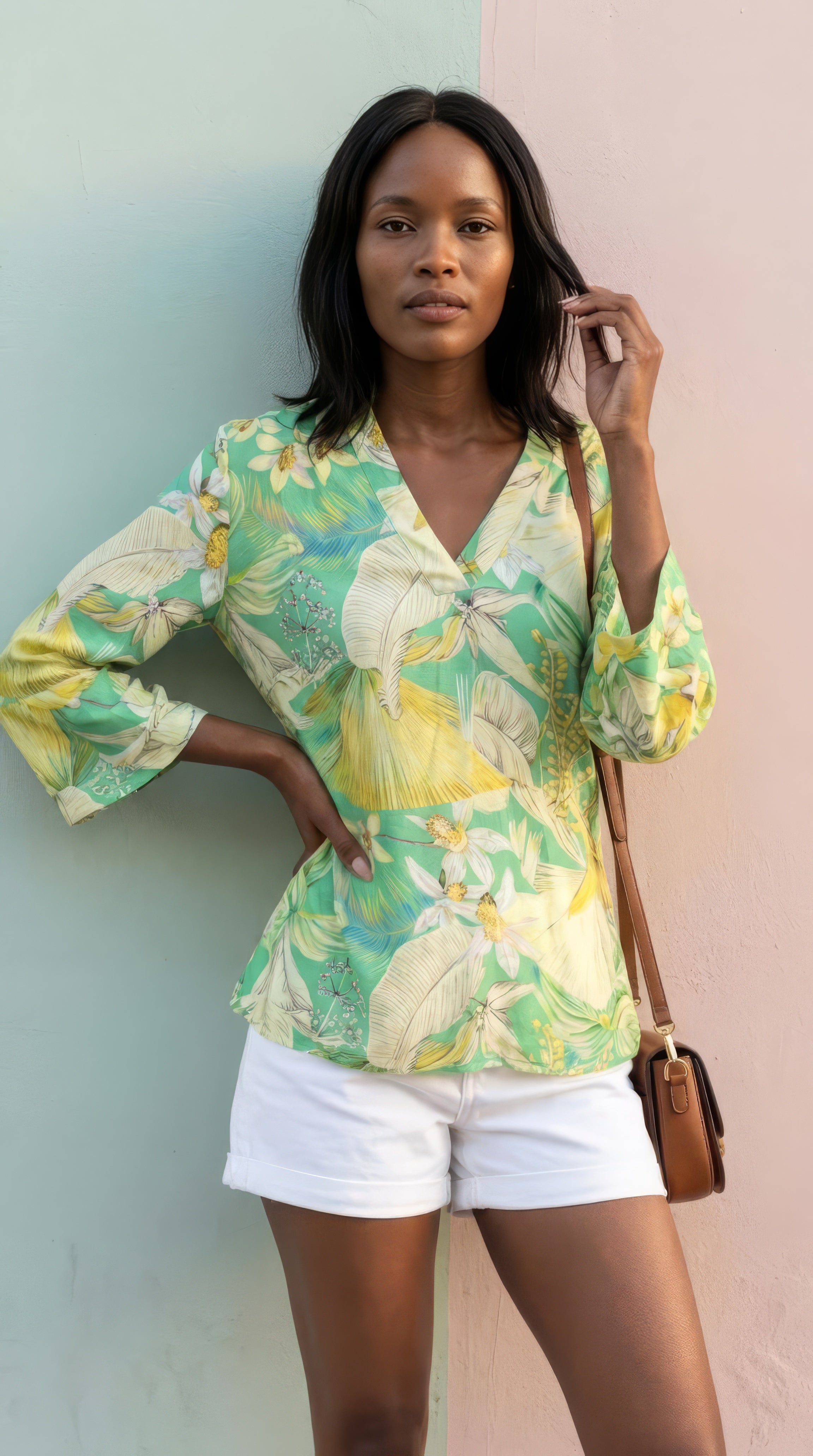 River - Aloha Botanical: Classic V-neck top with 3/4 sleeves