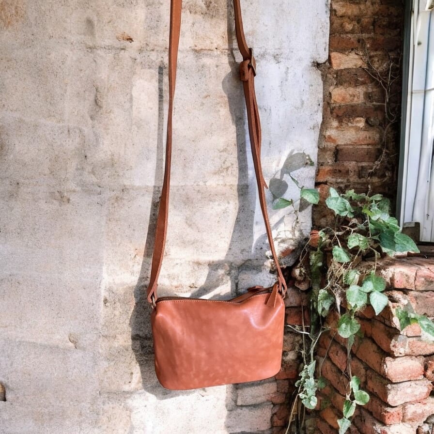 Hamba Nami - Tan Crossbody bag