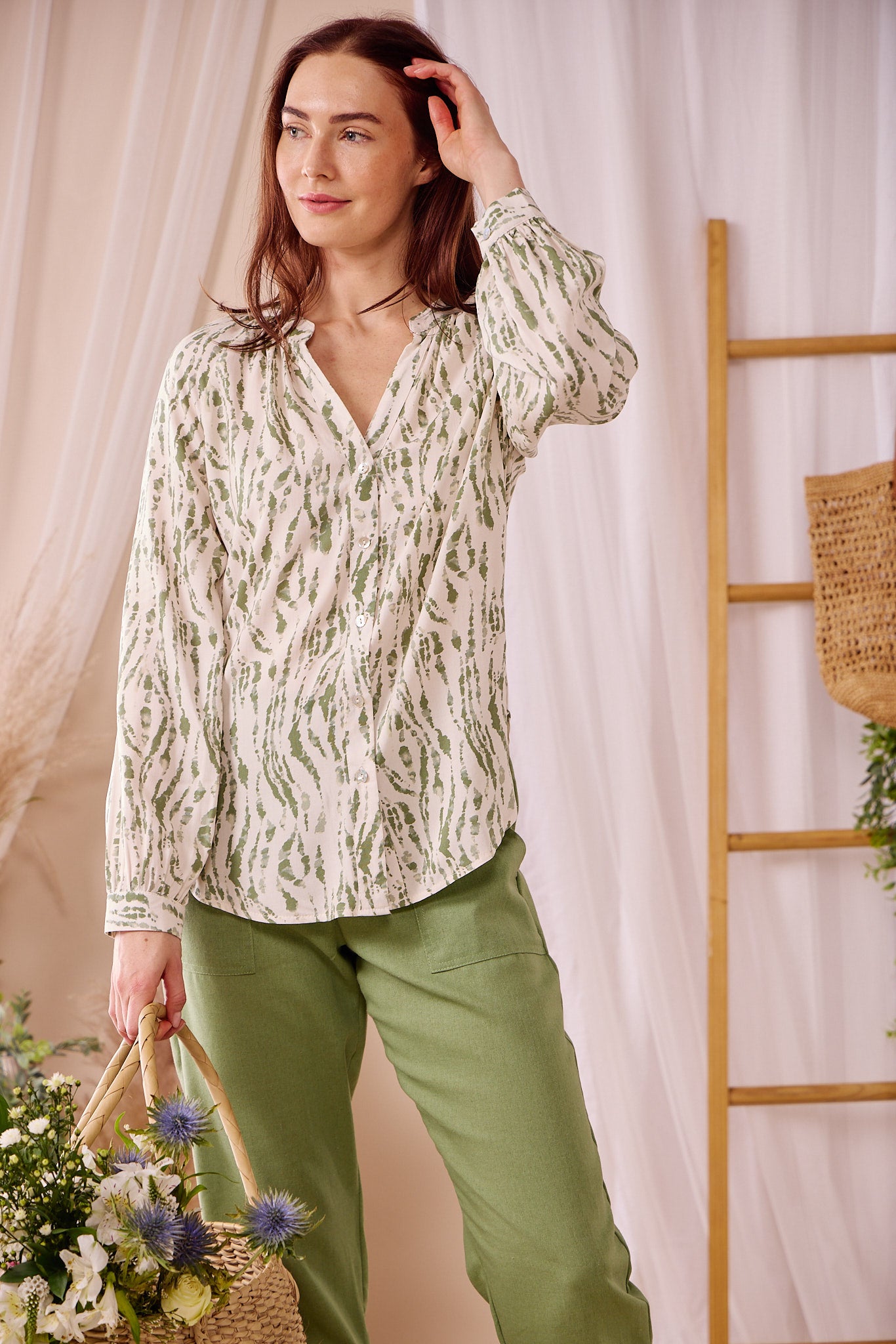 Alice - Vibrant Valley: Button-up mandarin collar shirt