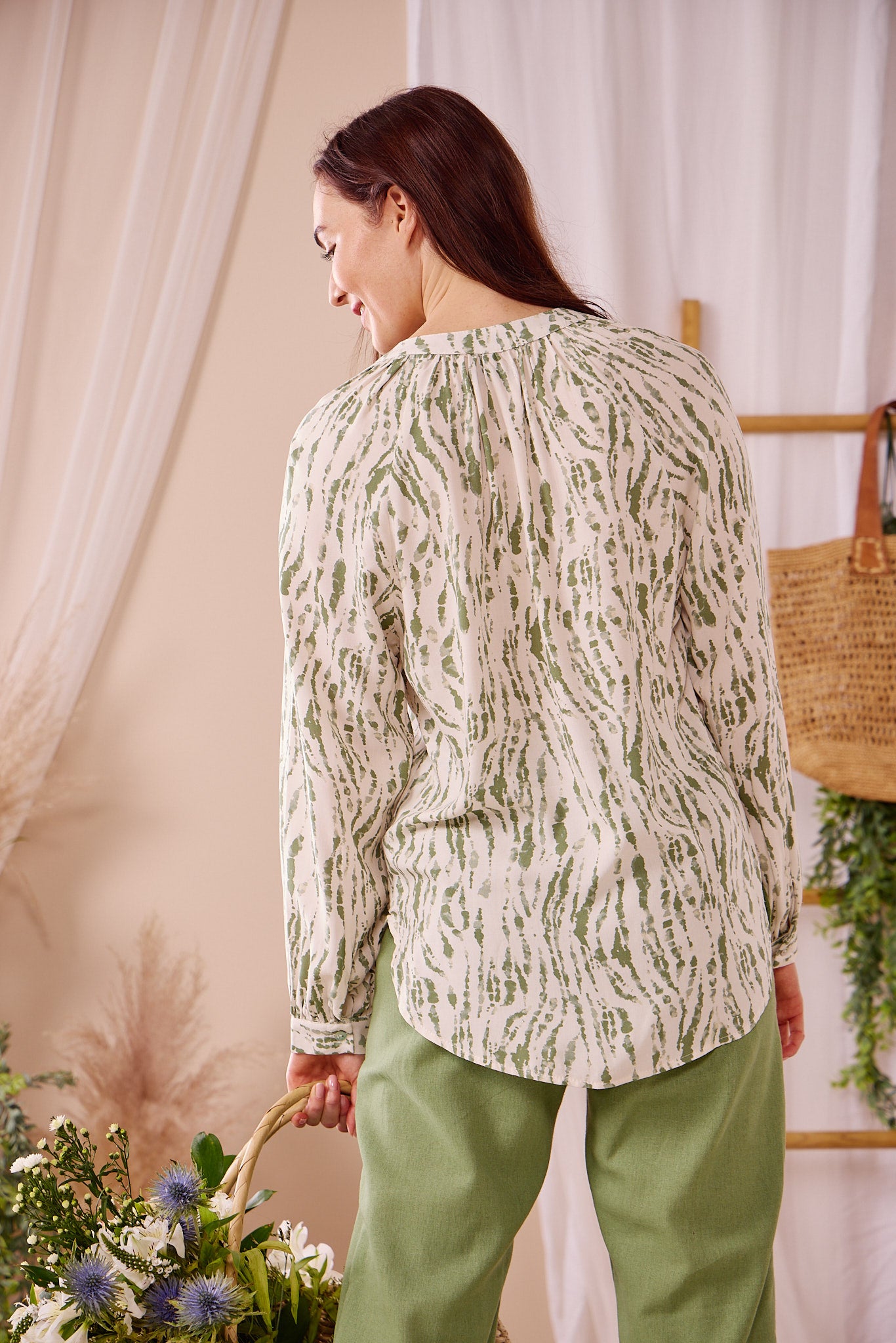 Alice - Vibrant Valley: Button-up mandarin collar shirt