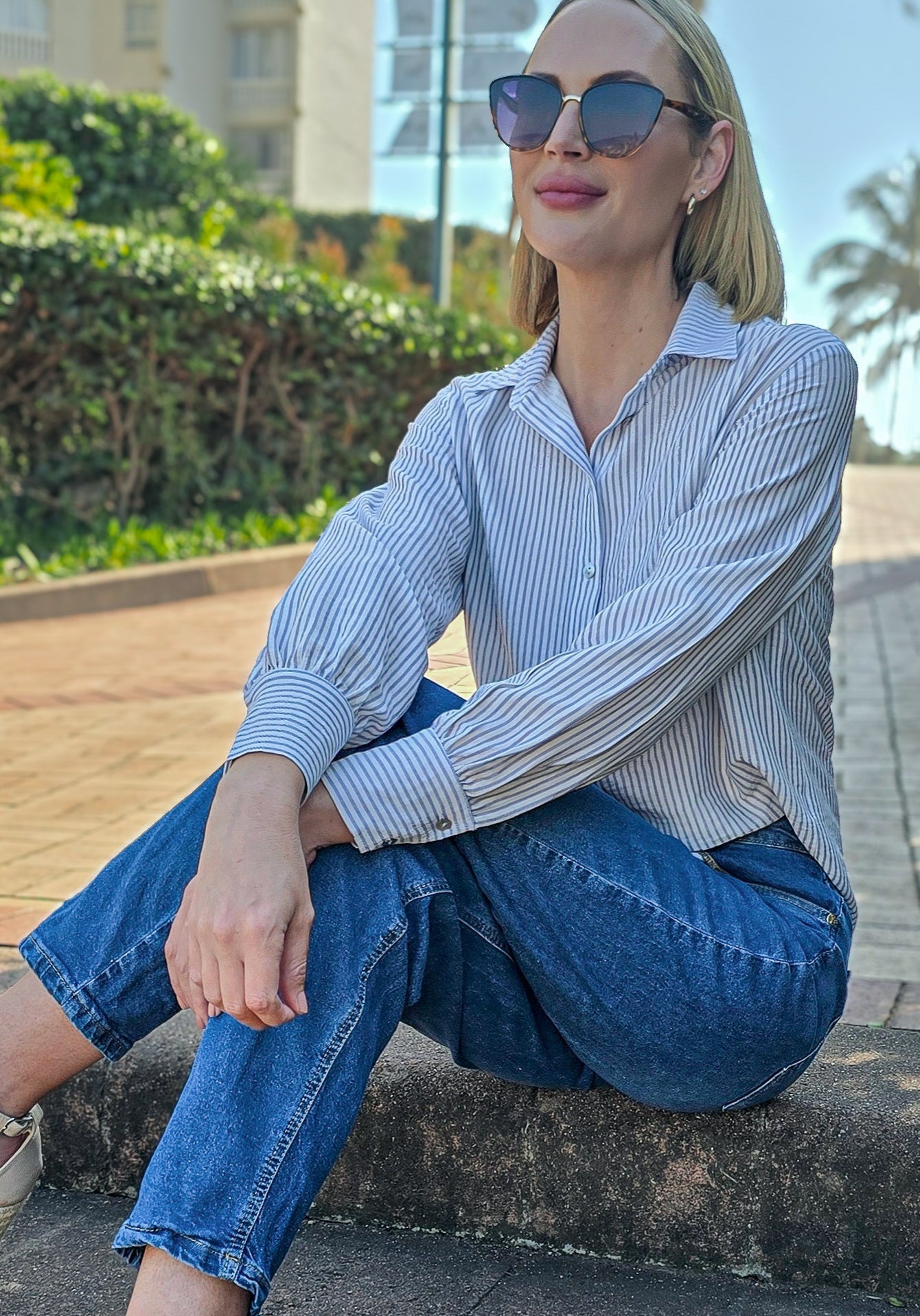 Ellie - Stripe linen blend: Classic Collared Shirt with a Cuff