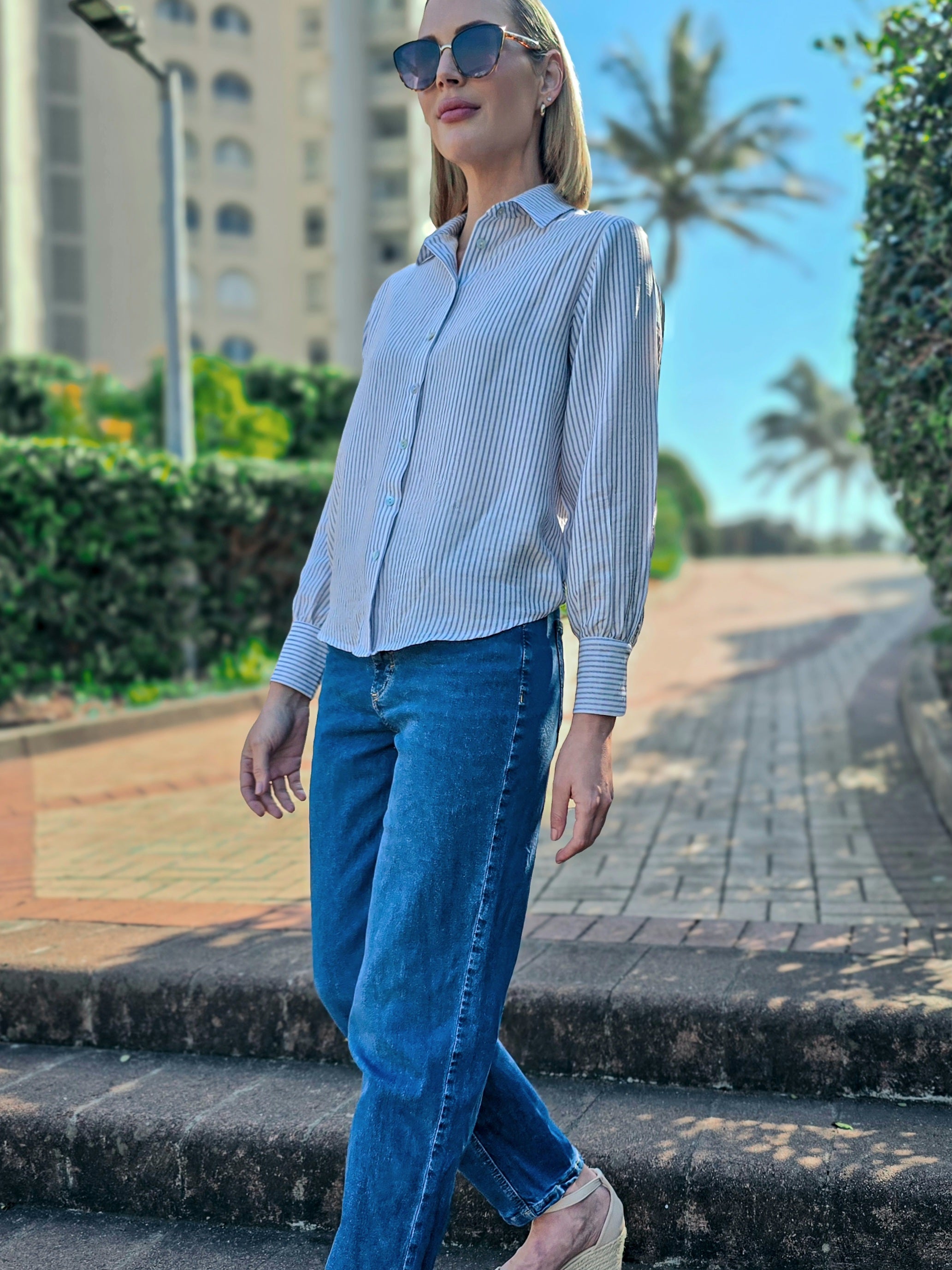Ellie - Stripe linen blend: Classic Collared Shirt with a Cuff