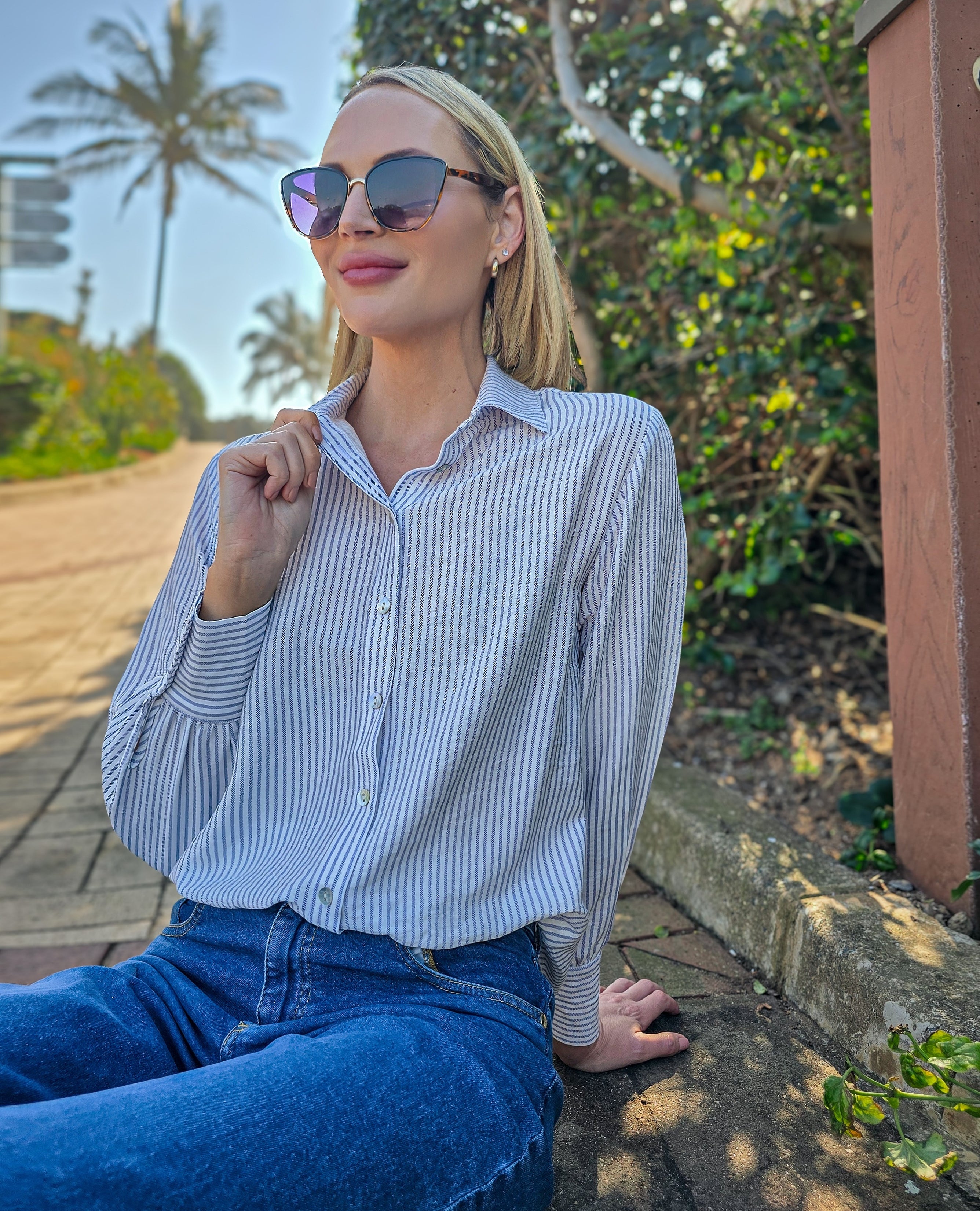 Ellie - Stripe linen blend: Classic Collared Shirt with a Cuff