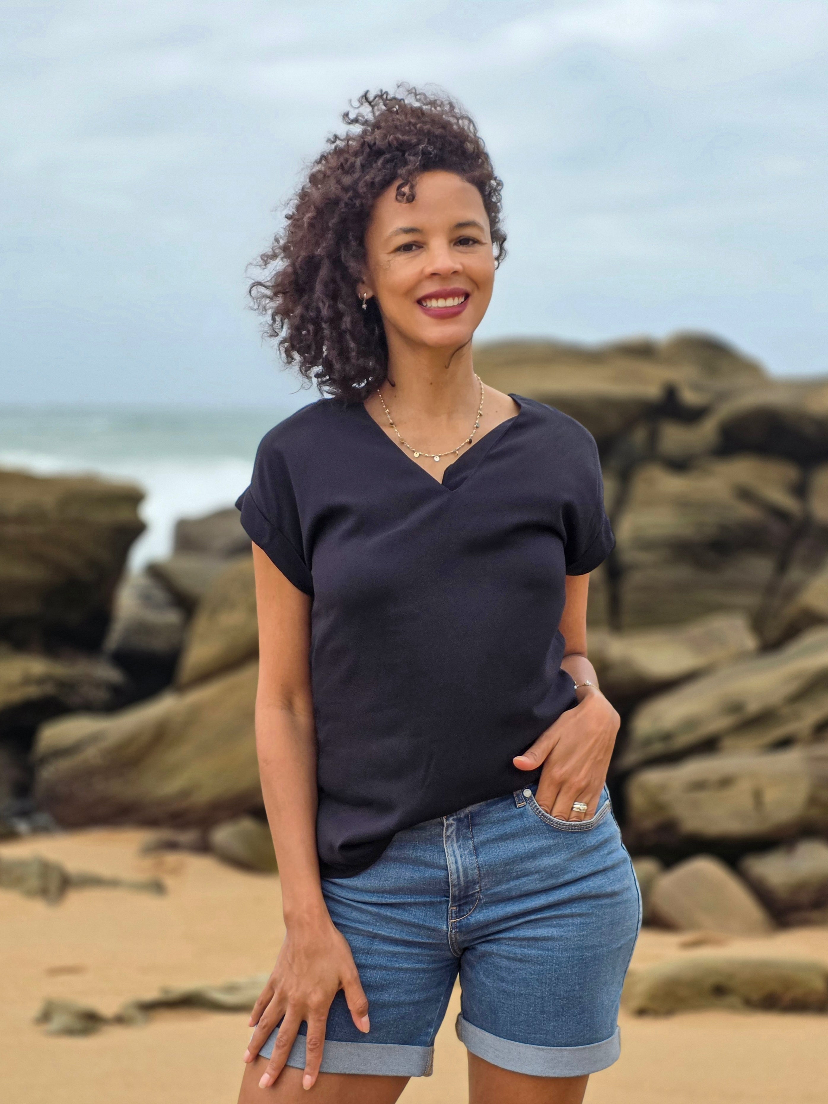 Sadie - Black: Basic V-Neck Top