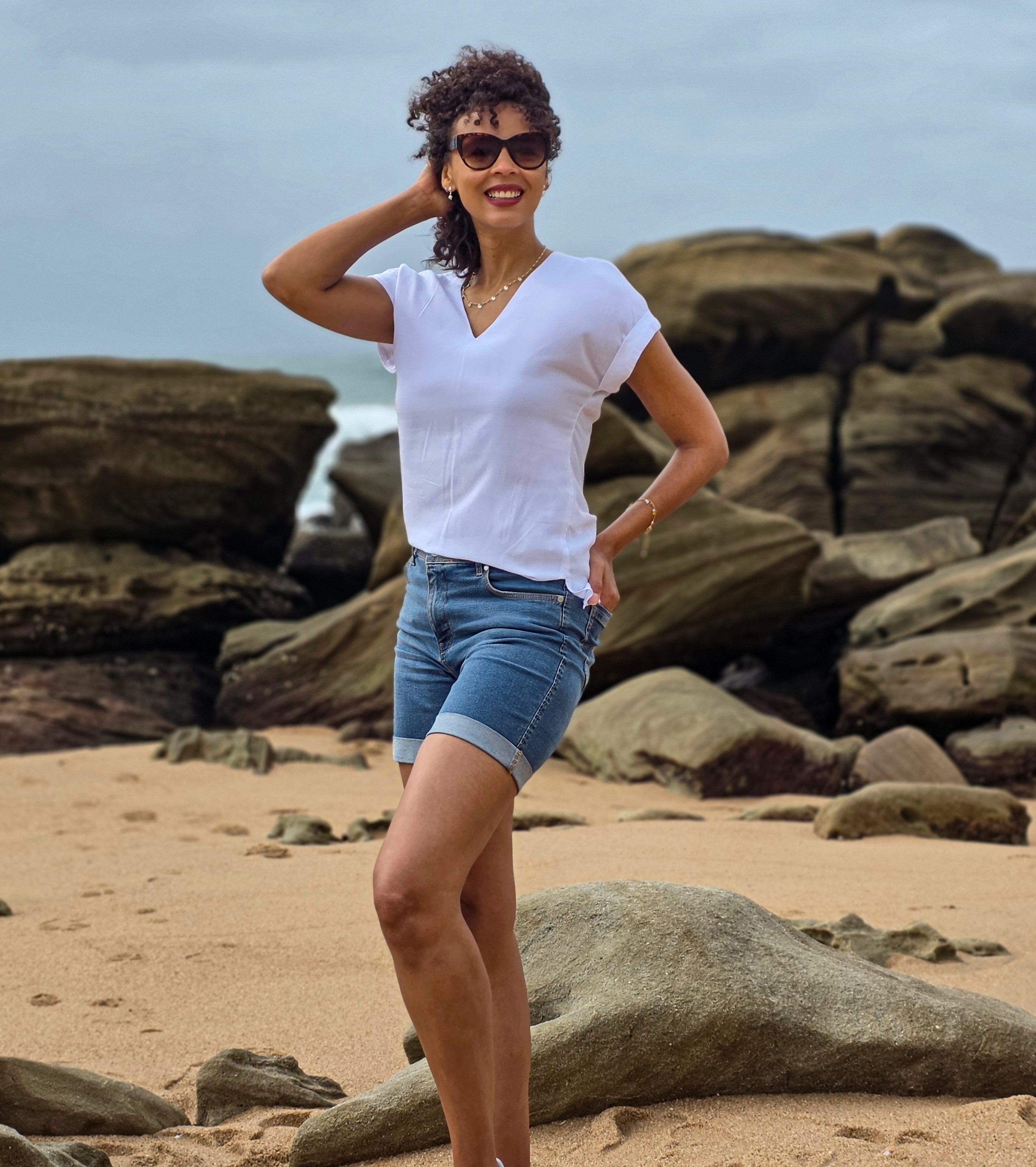 Sadie - White: Basic V-Neck Top