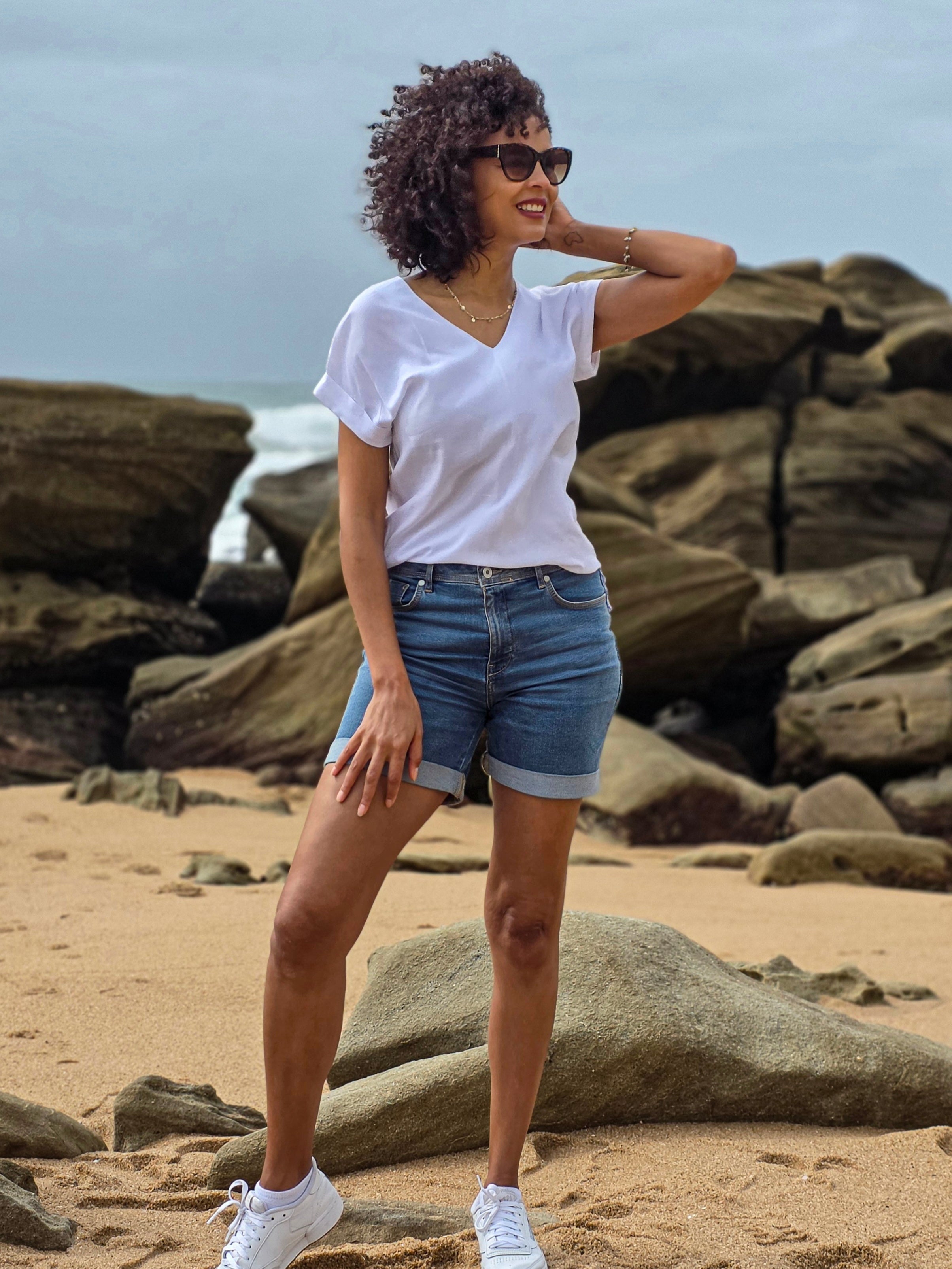 Sadie - White: Basic V-Neck Top