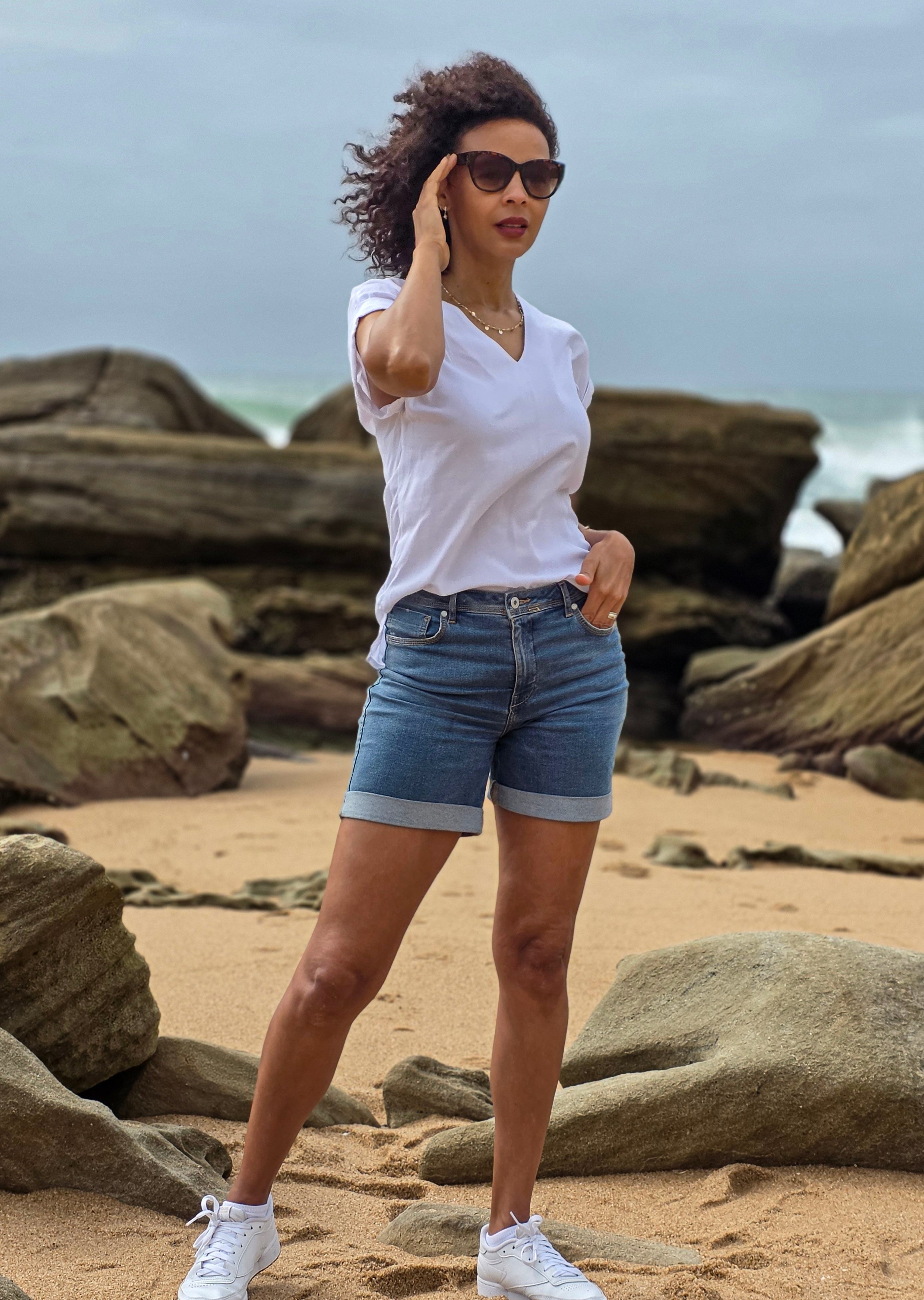 Sadie - White: Basic V-Neck Top