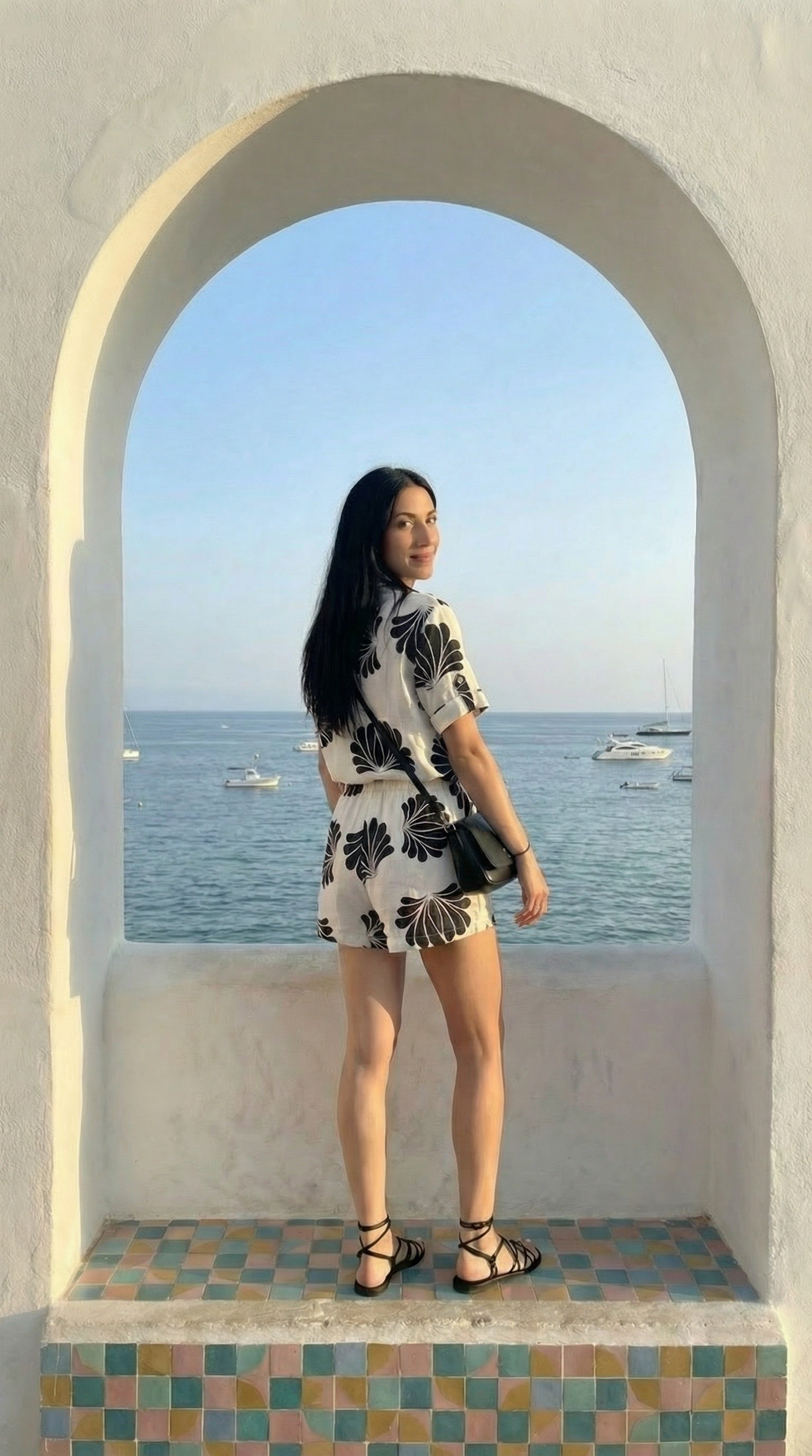 Sammy Shorts - Oasis Black: High-waisted flared shorts with pockets